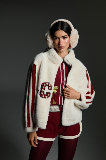 CAZADORA PELUCHE BLANCA RAYAS ROJAS