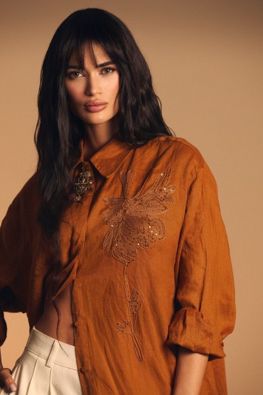 VESTIDO CAMISERO MARRON PEDRERIA