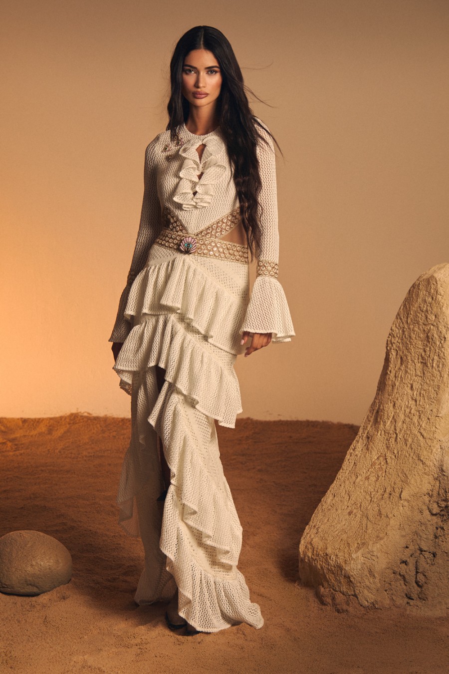 ABITO LUNGO BIANCO CON VOLANT