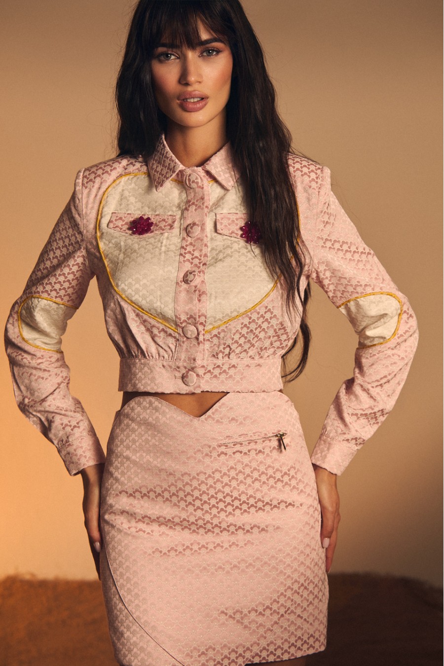 CONJUNTO BROCADO ROSA Y BLANCO