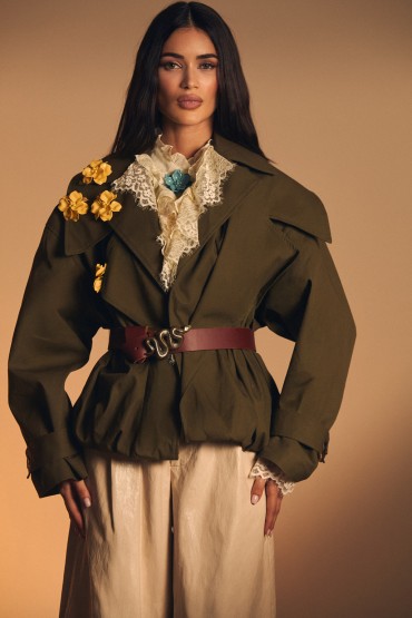 CHAQUETA VERDE CON APLICACIONES FLORALES | COLECCIÓN VERANO