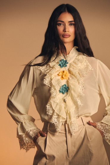 CAMISA CON FLORES DE RESINA | COLECCIÓN VERANO