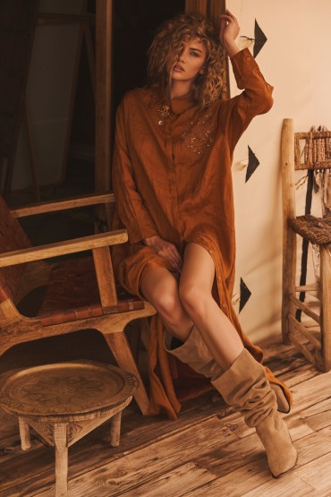VESTIDO CAMISERO MARRON PEDRERIA