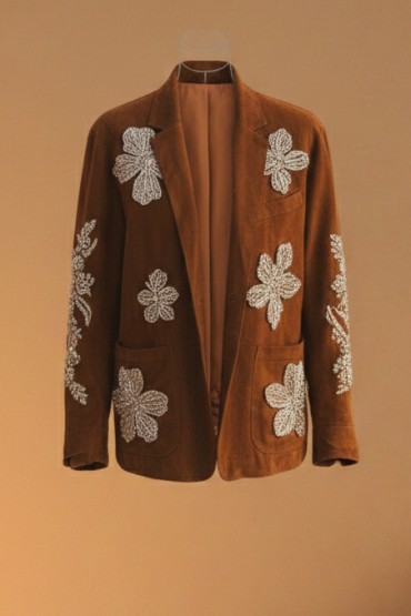 BRAUNE WILDLEDERJACKE MIT SILBERNEN STRASSSTEINEN | SOMMERKOLLEKTION