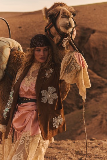 CHAQUETA DE ANTE MARRÓN CON PEDRERÍA PLATA | COLECCIÓN VERANO