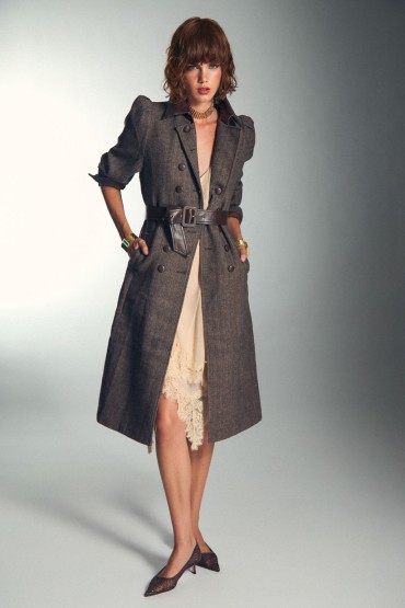 MANTEAU GRIS AVEC DES DÉTAILS EN SIMILICUIR CHOCOLAT