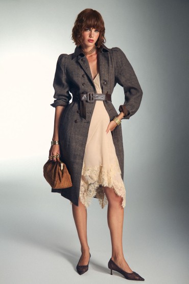 MANTEAU GRIS AVEC DES DÉTAILS EN SIMILICUIR CHOCOLAT