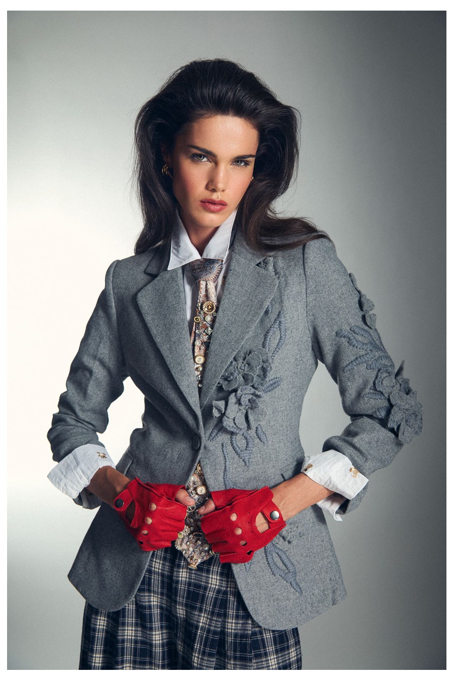 BLAZER GRIS DETALLES FLORALES