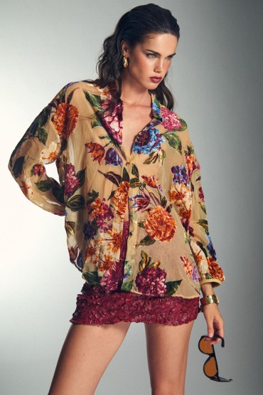 CAMISA MARRON CON ESTAMPADO FLORAL