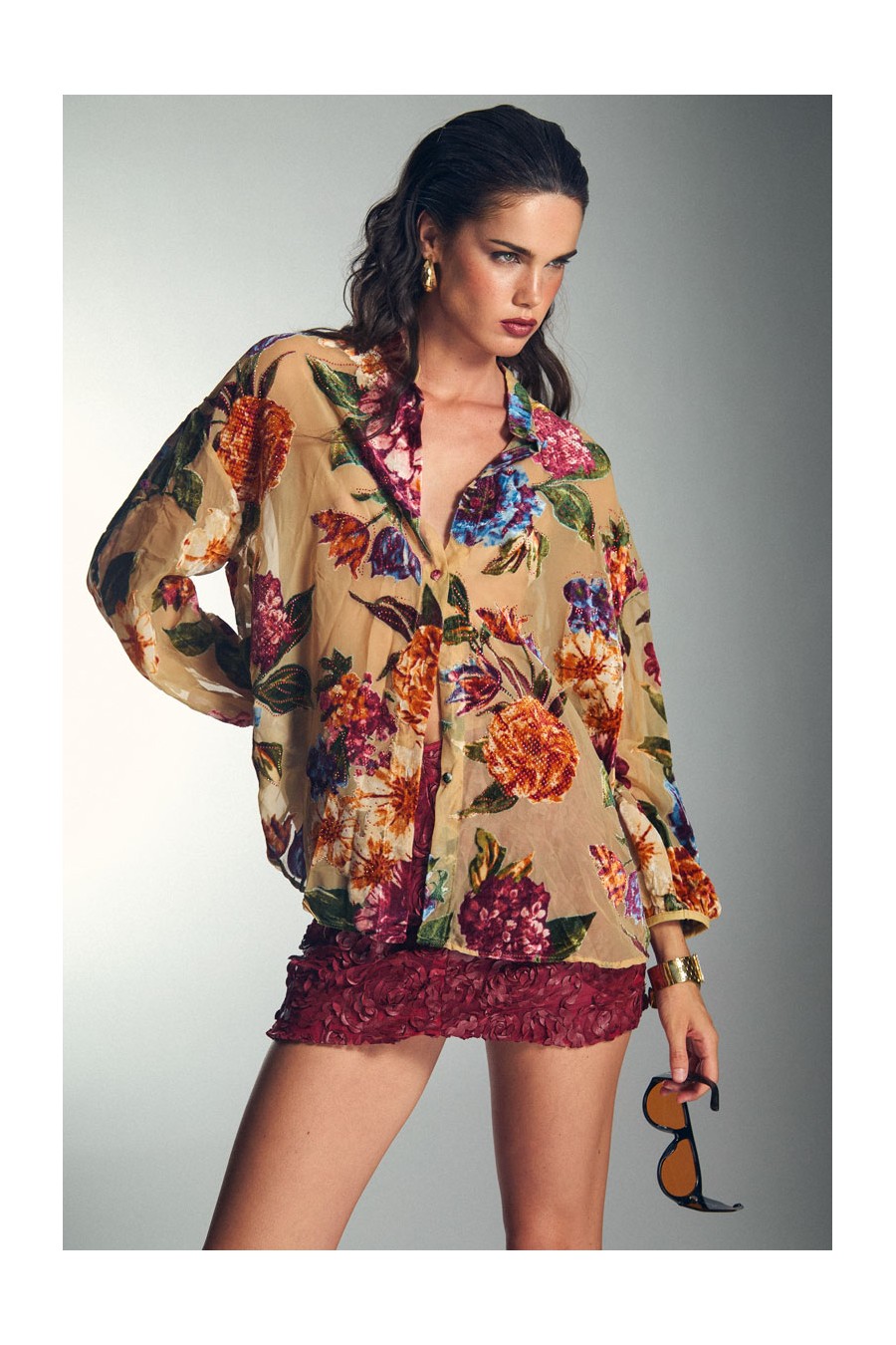 CAMISA CASTANHA COM ESTAMPA FLORAL