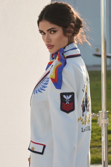 5316 JACKET OVER WHITE